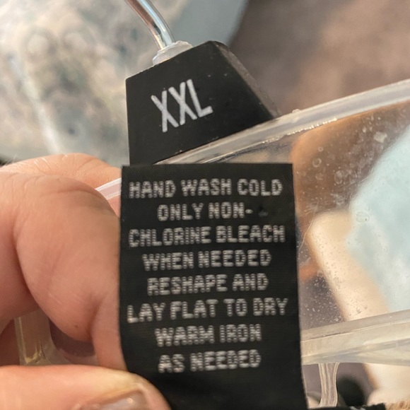 Beautiful black and camel sweater size 2X - Picture 4 of 6